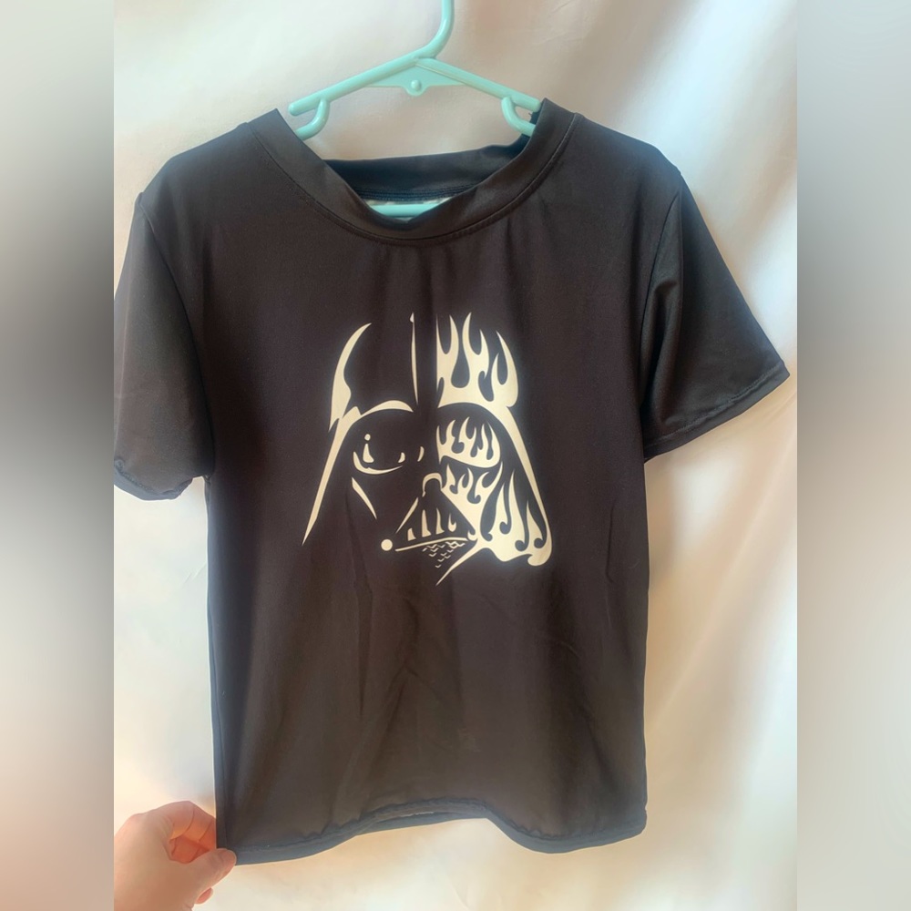 Star Wars Boys size 10 lightweight thin shirt. Great condition. Darth Vader.